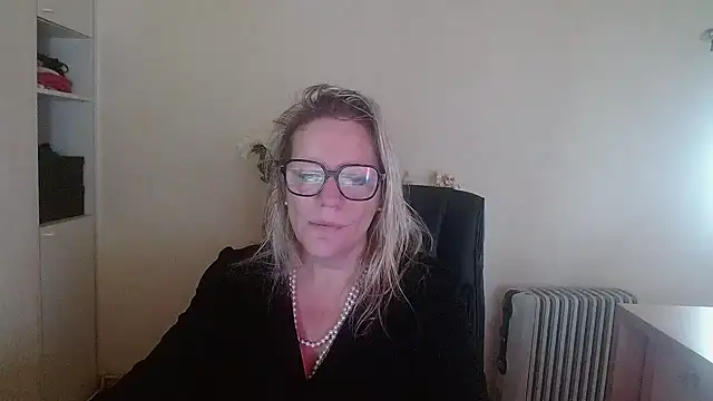Snapshot of Silkesquirt chatting on October 15, 2025, 7:19 am Silkesquirt online show from October 15, 2025, 7:19 am