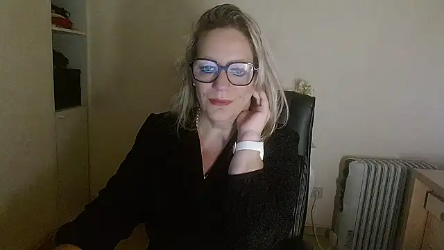 Snapshot of Silkesquirt chatting on October 23, 2025, 6:56 am Silkesquirt online show from October 23, 2025, 6:56 am