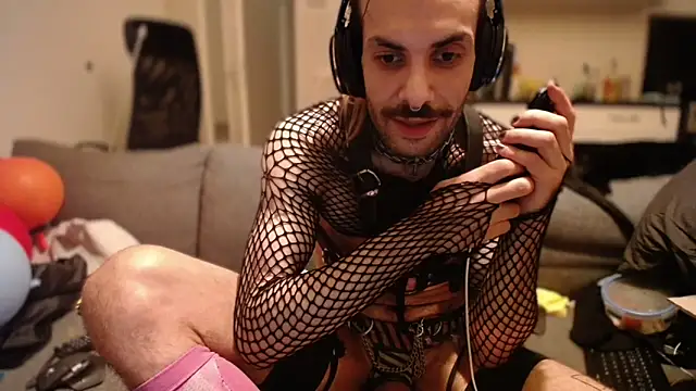 P4RtYBOII92 online show from September 22, 2025, 12:34 am