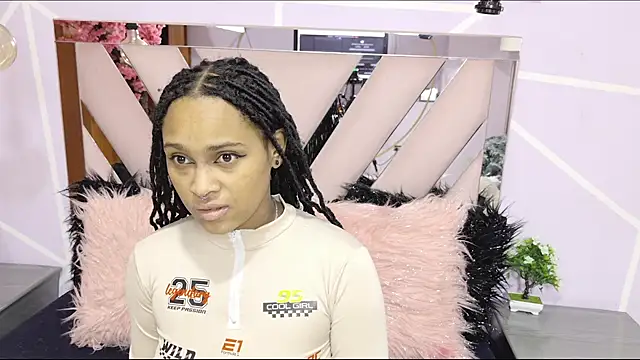 Elith noa online show from December 5, 2025, 8:27 pm