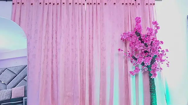 Elith noa online show from January 8, 2026, 7:38 pm