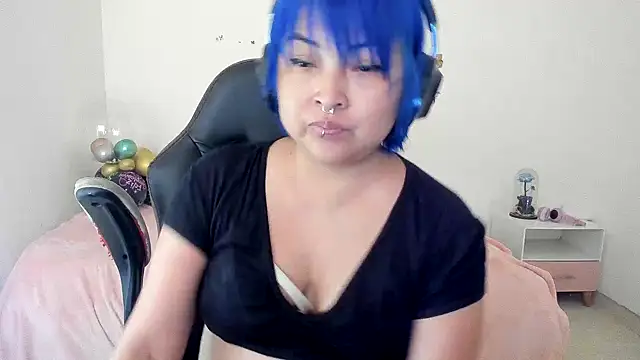 Shaddycute  online show from October 9, 2025, 7:34 pm