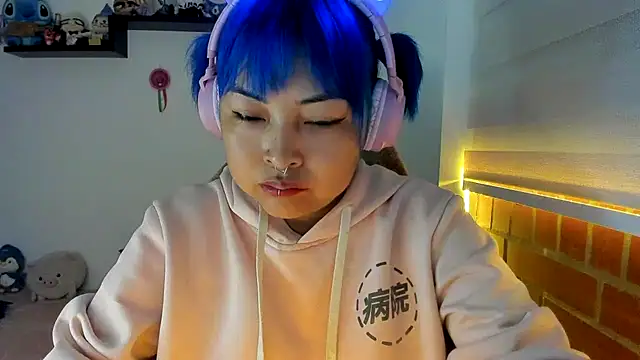 Shaddycute  online show from October 21, 2025, 10:05 am