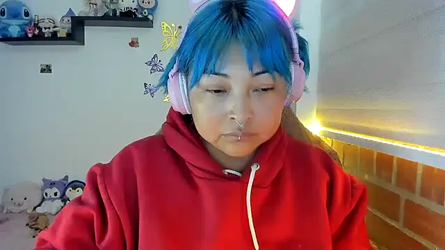 Shaddycute  online show from December 15, 2025, 3:27 pm