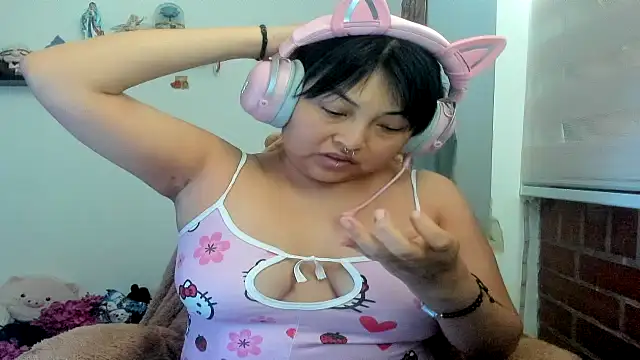 Shaddycute  online show from April 18, 2026, 9:15 pm