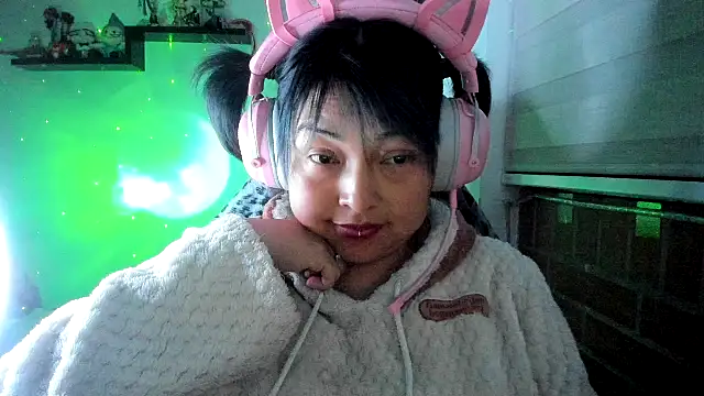 Shaddycute  online show from May 21, 2026, 3:46 am