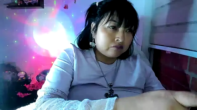 Shaddycute  online show from June 28, 2026, 1:33 am