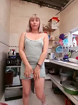 florecita9 online show from December 3, 2024, 9:45 pm