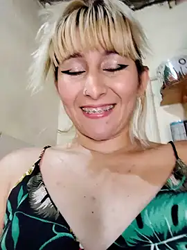 florecita9 online show from January 31, 2025, 12:06 am