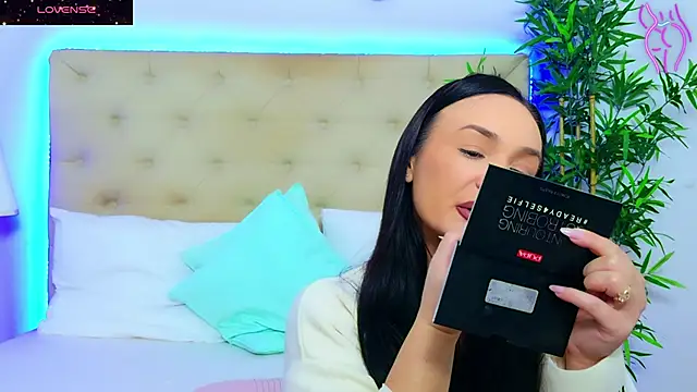 Snapshot of DaliyaArabian chatting on November 19, 2025, 1:11 pm DaliyaArabian online show from November 19, 2025, 1:11 pm