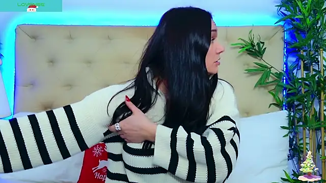 DaliyaArabian online show from December 17, 2025, 1:17 pm