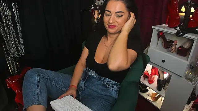 Snapshot of MistressMeghan chatting on December 11, 2024, 11:41 am MistressMeghan online show from December 11, 2024, 11:41 am
