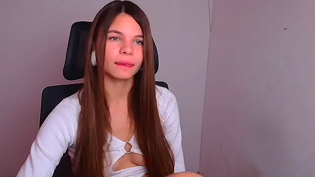 Snapshot of Hanna_Way chatting on December 8, 2024, 9:13 am Hanna Way online show from December 8, 2024, 9:13 am