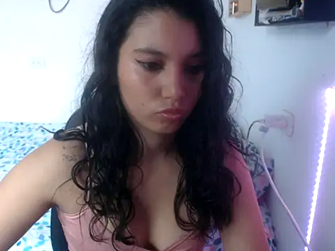 HannaKlein online show from October 6, 2025, 1:08 pm