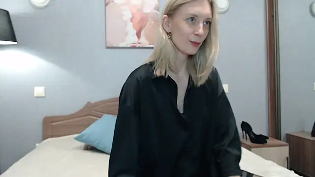 AvelinaLeoni online show from February 16, 2026, 6:53 am