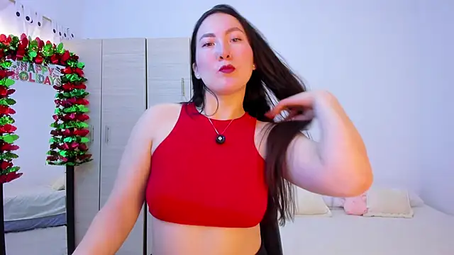 Elle Lee  online show from December 1, 2025, 4:12 pm