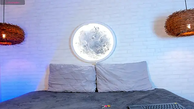 Elise Diamond online show from September 16, 2025, 2:23 am