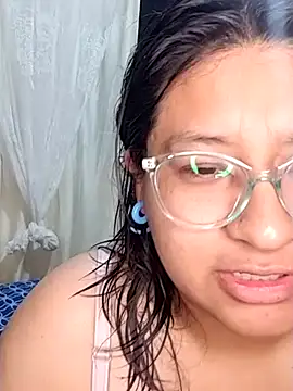 sarah12333 online show from June 19, 2026, 4:50 am
