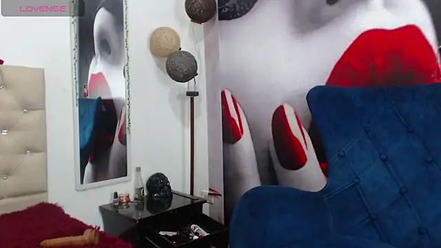 karenlennox1 online show from December 13, 2024, 11:17 pm