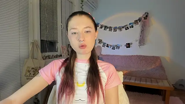 Snapshot of Jenny_darling_love chatting on January 17, 2025, 10:23 pm Jenny darling love online show from January 17, 2025, 10:23 pm