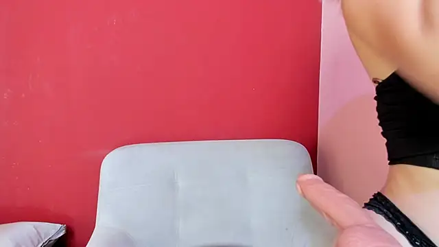 Kate bunny  online show from November 13, 2025, 12:37 pm