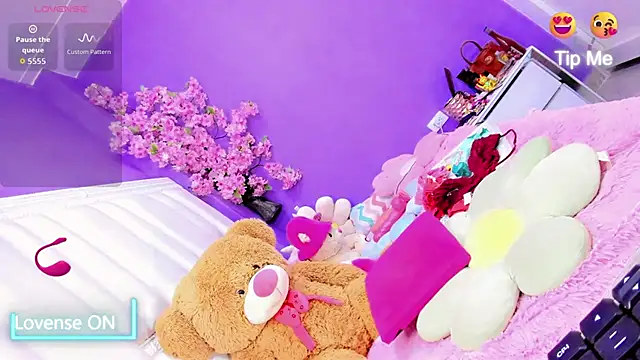 Catt Alexxa online show from October 4, 2025, 9:40 am