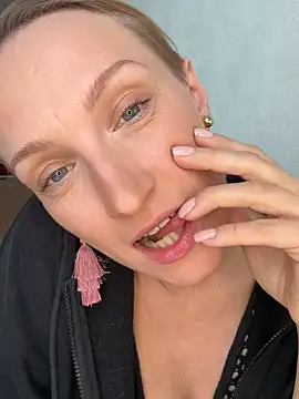 UmaTruewoman online show from February 11, 2026, 10:09 am