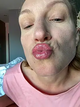 UmaTruewoman online show from April 12, 2026, 1:43 am