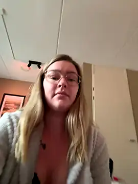 xX HotCouple Xx online show from September 21, 2025, 8:49 am