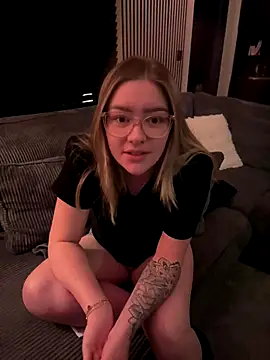 xX HotCouple Xx online show from November 18, 2025, 6:01 pm