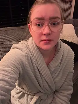 xX HotCouple Xx online show from January 6, 2026, 7:39 pm