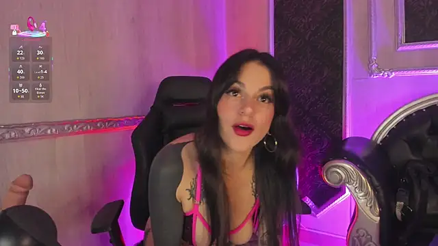 Snapshot of MeganDraco_ chatting on July 24, 2026, 12:47 pm MeganDraco online show from July 24, 2026, 12:47 pm
