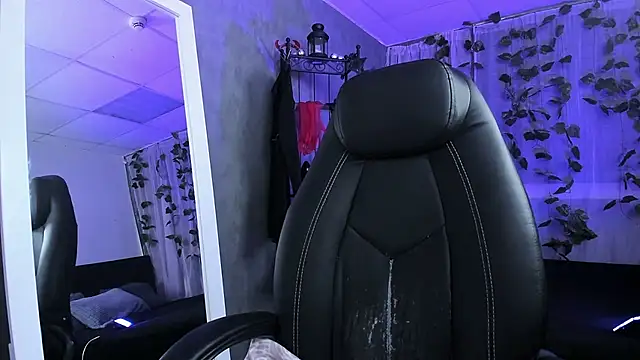 Snapshot of Tina_Tayllor chatting on October 5, 2025, 6:28 pm Tina Tayllor online show from October 5, 2025, 6:28 pm