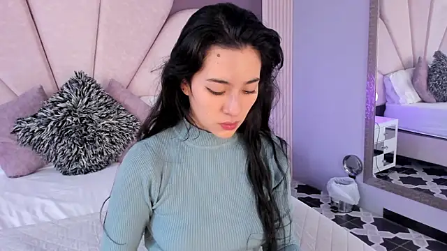 Susa1userma  online show from April 18, 2026, 12:09 pm