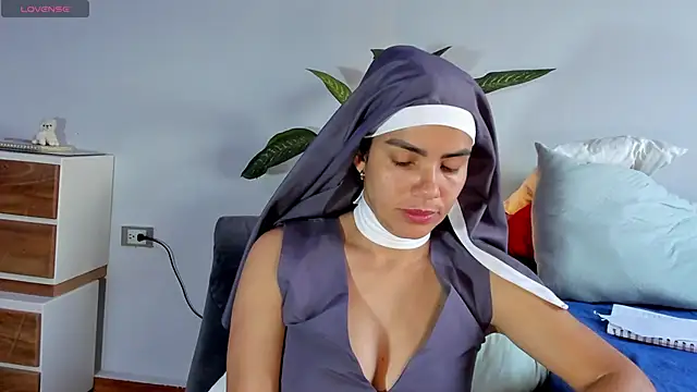 ClaraMariaMon online show from February 12, 2025, 3:16 pm