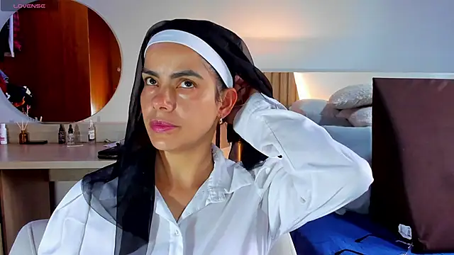 ClaraMariaMon online show from March 17, 2025, 4:11 pm