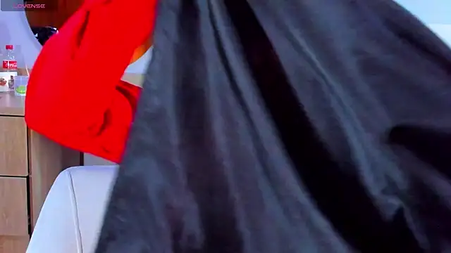 ClaraMariaMon online show from March 20, 2025, 1:59 pm