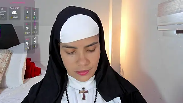 ClaraMariaMon online show from November 25, 2025, 5:46 pm