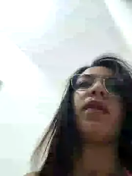 LuluzYPiero online show from December 3, 2024, 1:32 pm