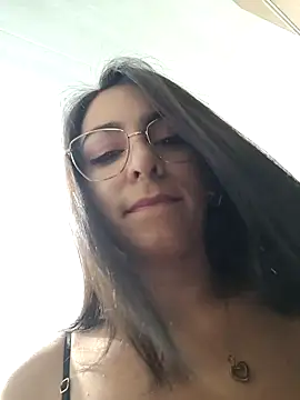 LuluzYPiero online show from February 18, 2025, 1:22 pm