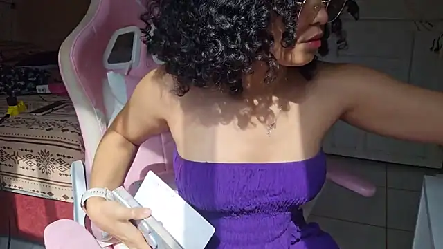 ELIZABETHFX online show from March 6, 2025, 7:21 pm