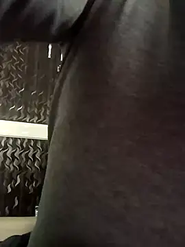 xyrus  online show from December 5, 2024, 7:27 am