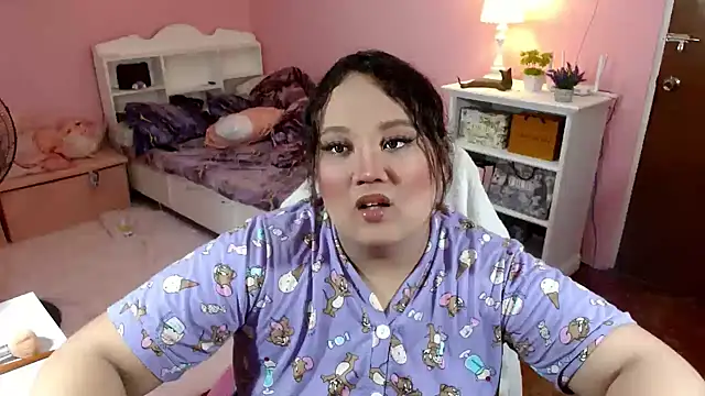 Snapshot of GiannaLopezSmith chatting on November 18, 2025, 3:49 pm GiannaLopezSmith online show from November 18, 2025, 3:49 pm
