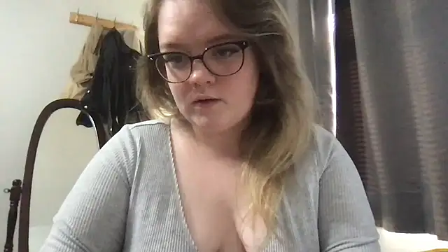 honeyyy24 online show from September 25, 2025, 8:40 am