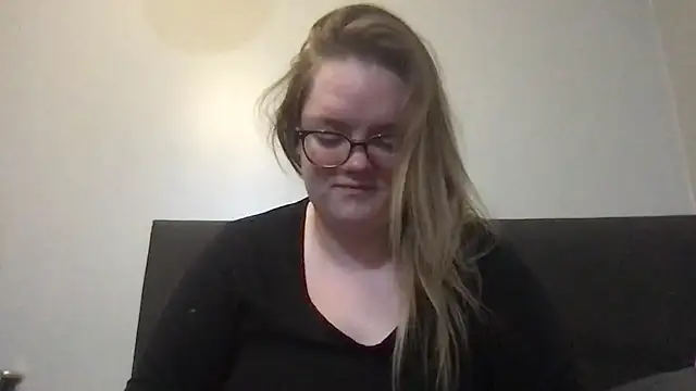 honeyyy24 online show from November 8, 2025, 11:14 pm