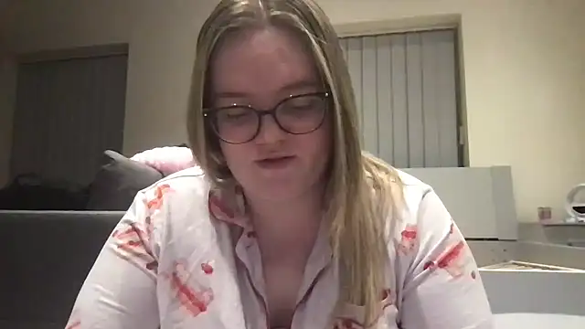 Snapshot of honeyyy24 chatting on May 6, 2026, 10:04 pm honeyyy24 online show from May 6, 2026, 10:04 pm