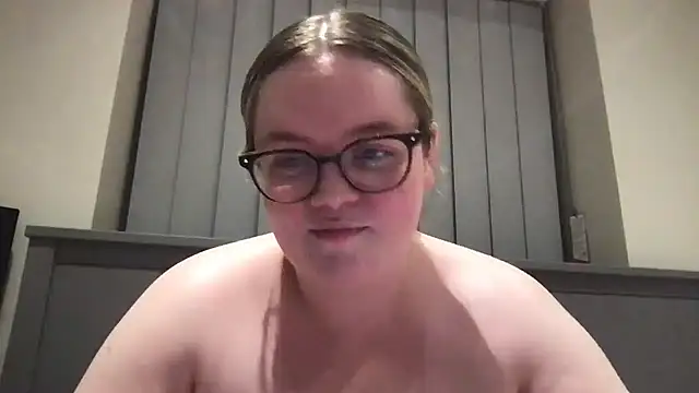 Snapshot of honeyyy24 chatting on May 26, 2026, 10:28 pm honeyyy24 online show from May 26, 2026, 10:28 pm