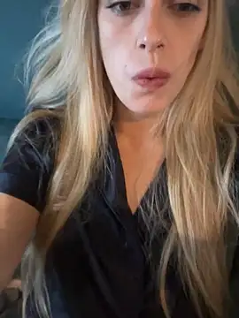 Lolitaxlola online show from March 18, 2025, 10:46 am