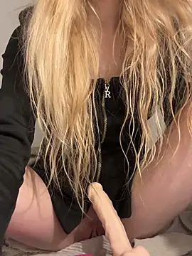 Lolitaxlola online show from October 31, 2025, 2:40 pm