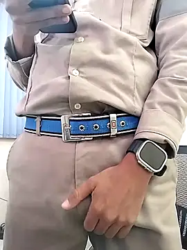 EnriquePersian197 online show from October 2, 2025, 7:43 pm